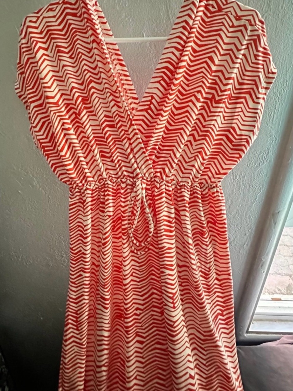 NWT V‑Neck Drawstring Maxi Dress in Coral and White